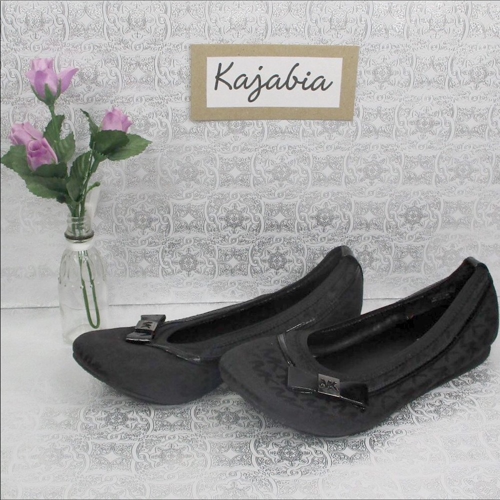 MICHAEL KORS Girls Flats. Size 4